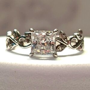 EUC Berricle Solitaire Leaf 0.8 CZ Ring in Sterling Silver, Size 8